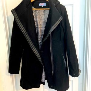 Black winter coat by Calvin Klein in medium size in a good condition